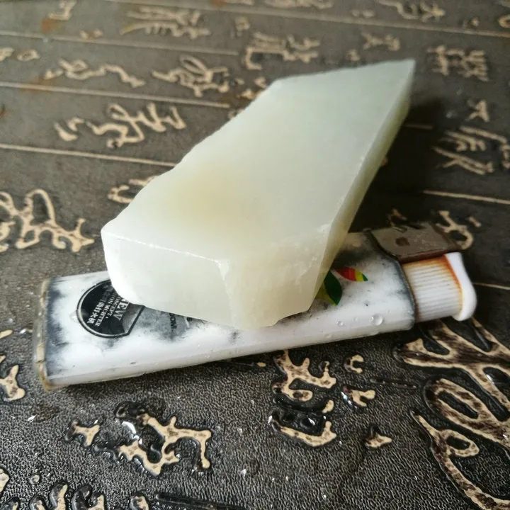 Natural Kunlun Jade Rough Nephrite Raw (111g, 9.5X3X1.5cm)