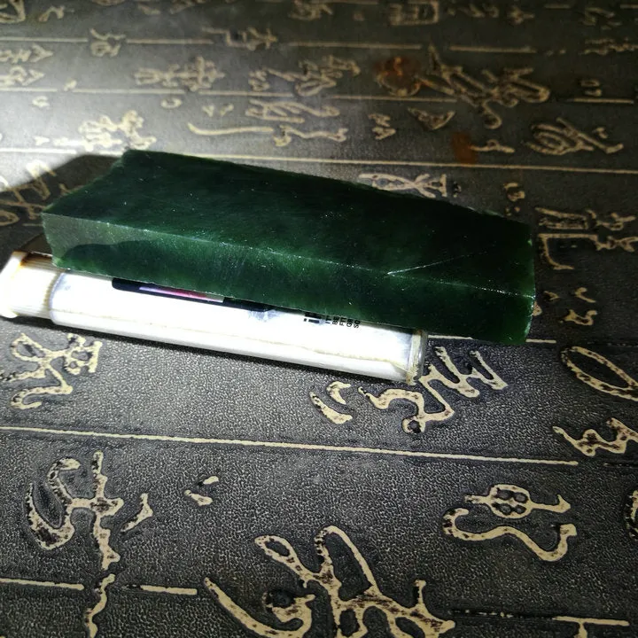 Natural Kunlun Jade Rough Nephrite Raw (113g, 8.5X4X1cm)