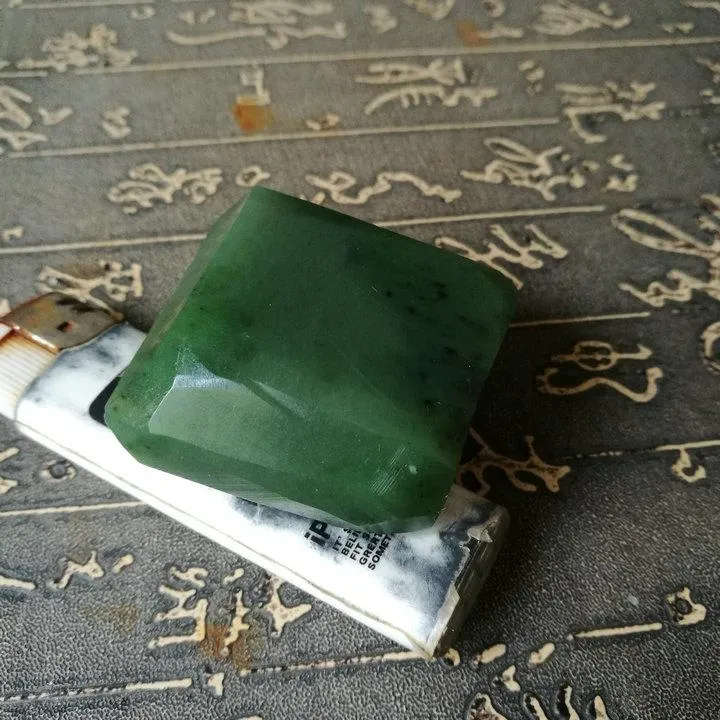 Natural Kunlun Jade Rough Nephrite Raw (116g, 4.6X4.4X2.5cm)