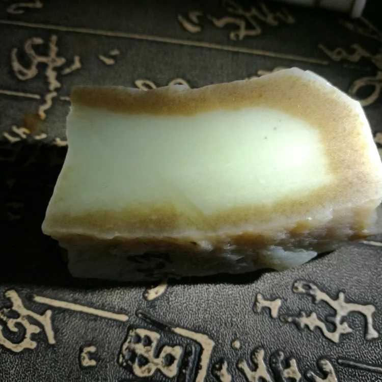 Natural Kunlun Jade Rough Nephrite Raw (119g, 5.5X2.8X2cm)