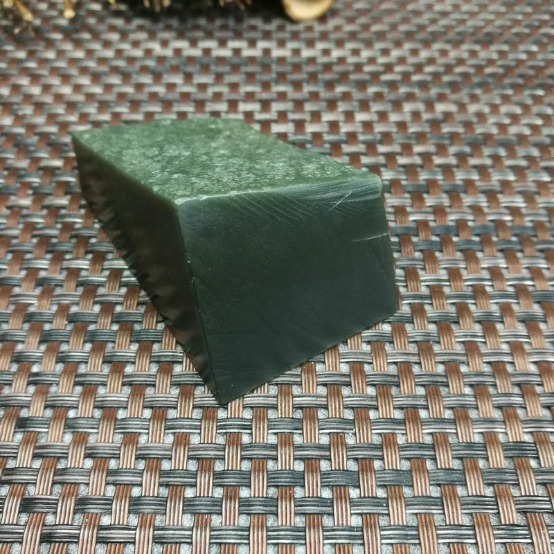 Natural Kunlun Jade Rough Nephrite Raw (119g,5.3X3.7X0.6cm)