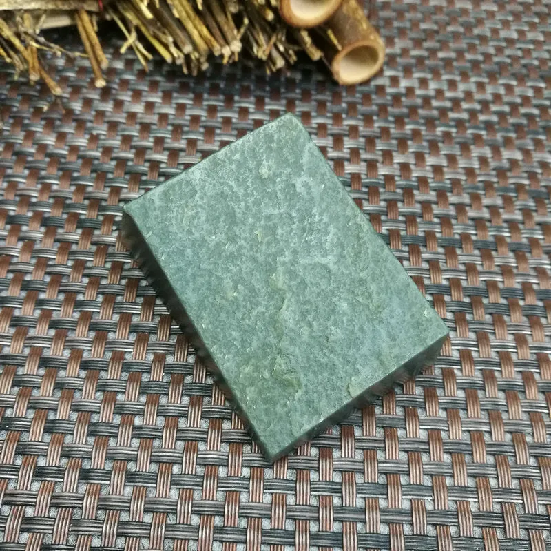 Natural Kunlun Jade Rough Nephrite Raw (119g,5.3X3.7X0.6cm)