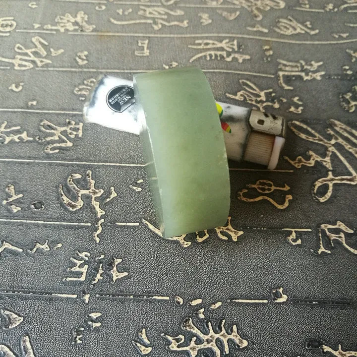 Natural Kunlun Jade Rough Nephrite Raw (126g, 5.3X5.3X1.9cm)