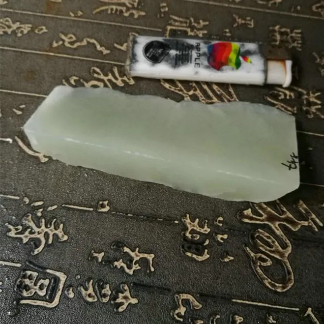 Natural Kunlun Jade Rough Nephrite Raw (129g, 11.5X4cm)
