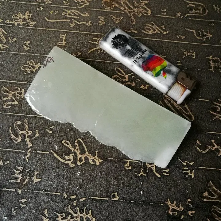 Natural Kunlun Jade Rough Nephrite Raw (129g, 11.5X4cm)