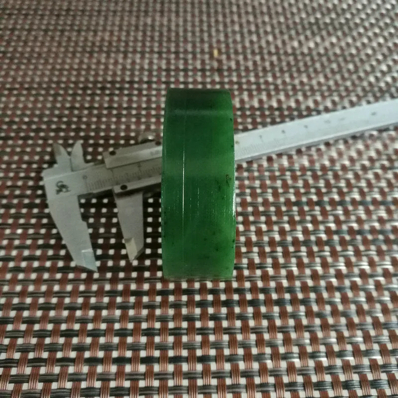 Natural Kunlun Jade Rough Nephrite Raw (129g, 5.5X1.7cm)