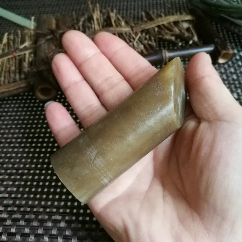 Natural Kunlun Jade Rough Nephrite Raw (131g, 8X2.8cm)