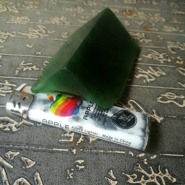 Natural Kunlun Jade Rough Nephrite Raw (132g, 8.7X4X1.9cm)