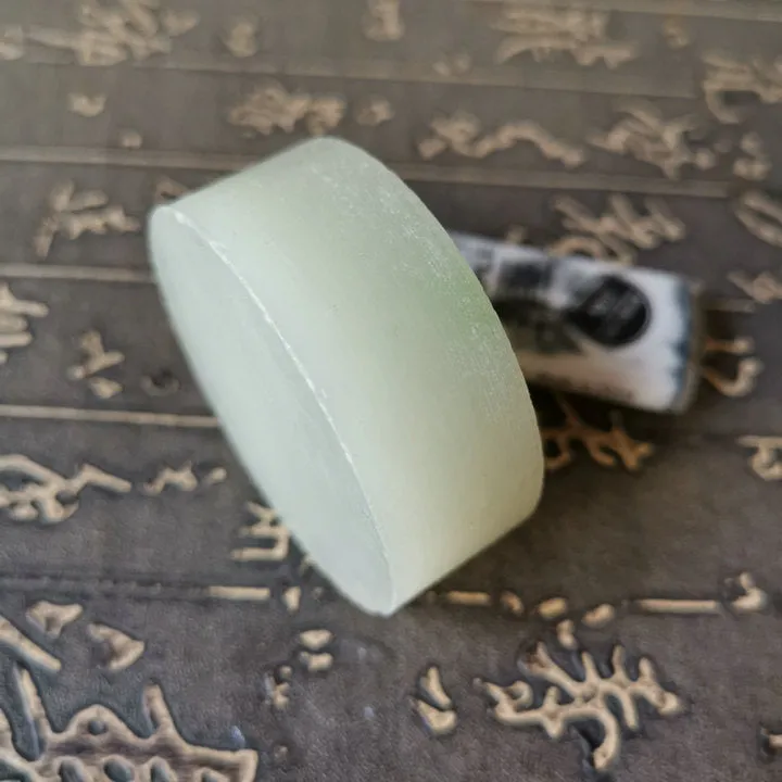 Natural Kunlun Jade Rough Nephrite Raw (137g, 5.4X5.4X2cm)