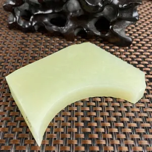 Natural Kunlun Jade Rough Nephrite Raw (141g,7.4X4.0X1.2cm)