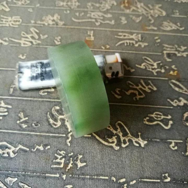 Natural Kunlun Jade Rough Nephrite Raw (142g, 5.5X1.2cm)
