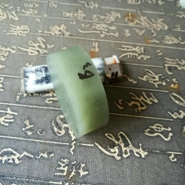 Natural Kunlun Jade Rough Nephrite Raw (142g, 5.5X1.2cm)