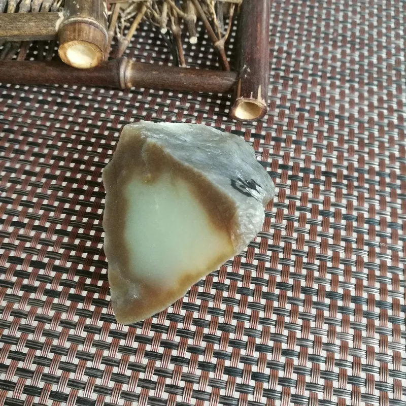 Natural Kunlun Jade Rough Nephrite Raw (153g, 5X4.5X2cm)