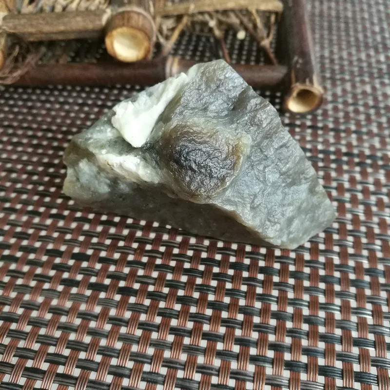 Natural Kunlun Jade Rough Nephrite Raw (153g, 5X4.5X2cm)