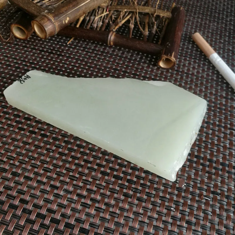 Natural Kunlun Jade Rough Nephrite Raw (174g, 12X6.7x0.9cm)