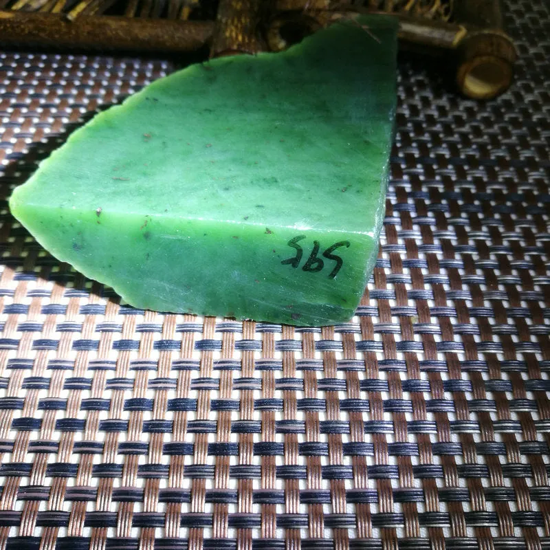 Natural Kunlun Jade Rough Nephrite Raw (176g,8X7X2cm)