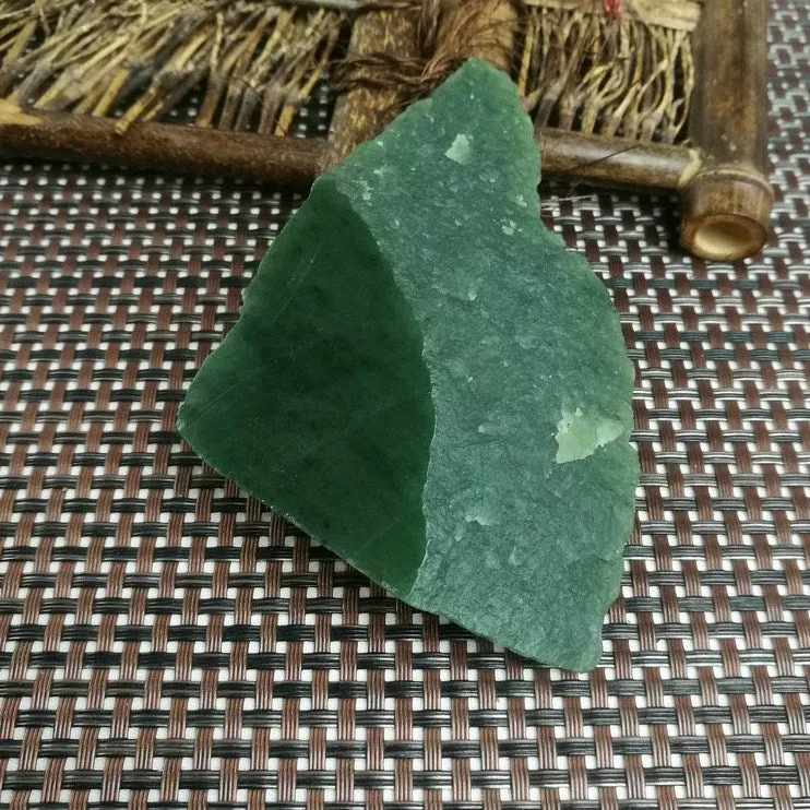 Natural Kunlun Jade Rough Nephrite Raw (176g,8X7X2cm)