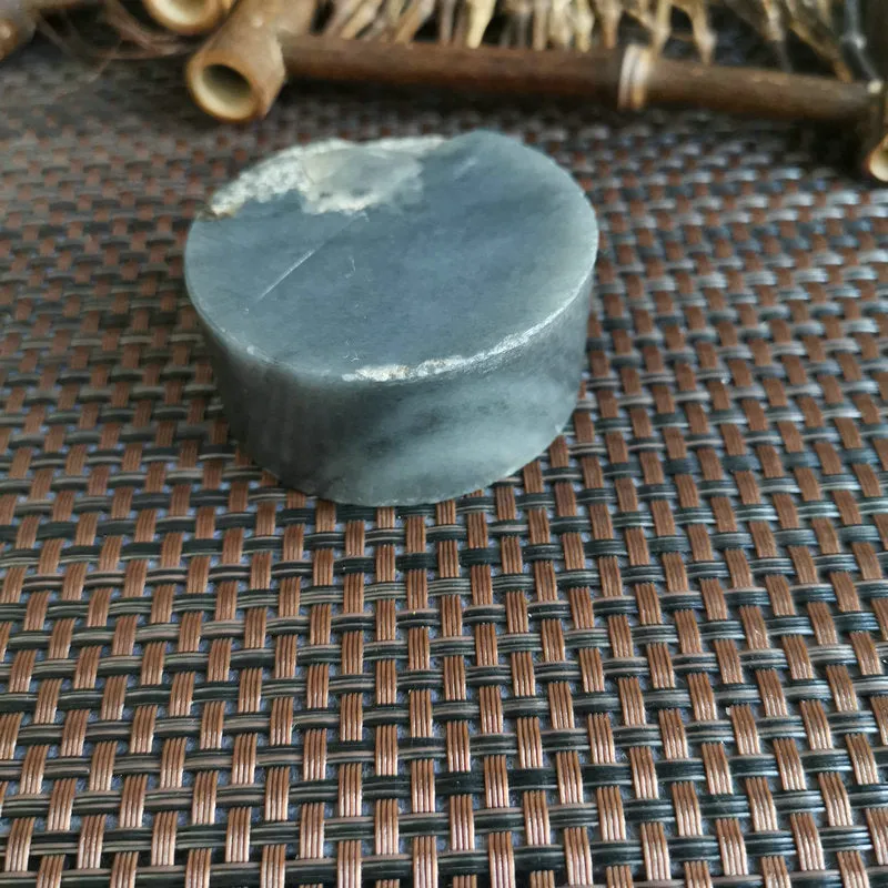 Natural Kunlun Jade Rough Nephrite Raw (178g,5.6X2.5cm)