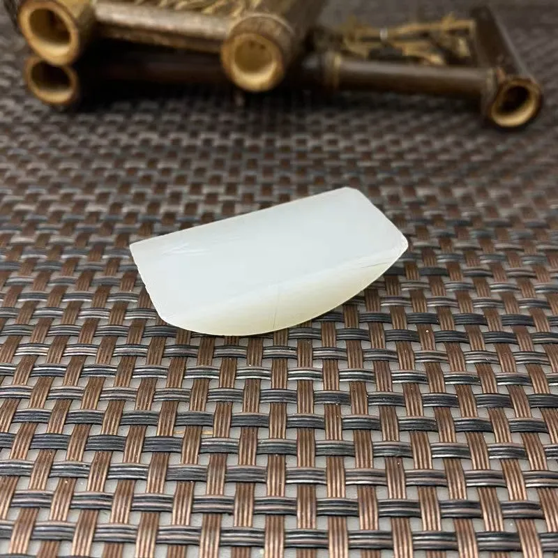 Natural Kunlun Jade Rough Nephrite Raw (20g,4.9X2.5X1.5cm)