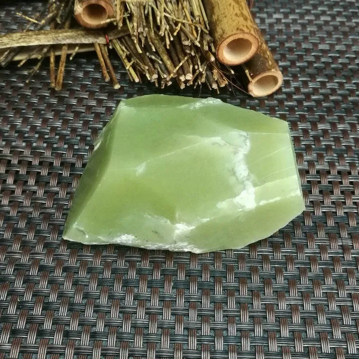 Natural Kunlun Jade Rough Nephrite Raw (213g,8X5X4.5cm)