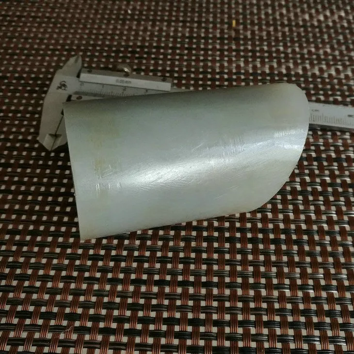 Natural Kunlun Jade Rough Nephrite Raw (228g, 8X4.7X3.5cm)