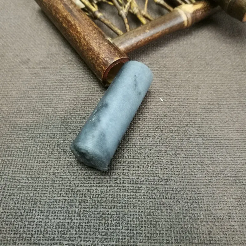 Natural Kunlun Jade Rough Nephrite Raw (23g,4.5X1.5cm)