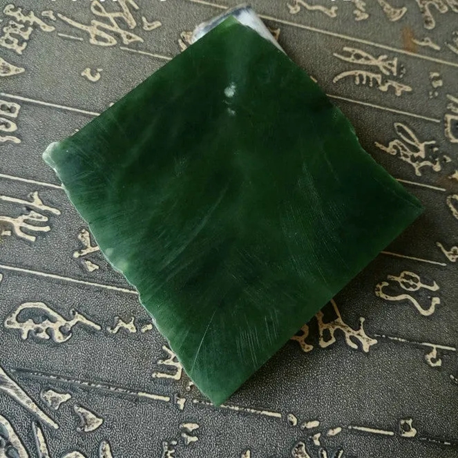 Natural Kunlun Jade Rough Nephrite Raw (258g, 8X7.5X1.1cm)