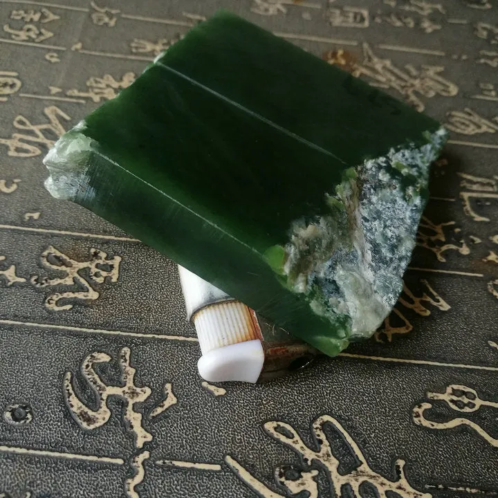 Natural Kunlun Jade Rough Nephrite Raw (258g, 8X7.5X1.1cm)