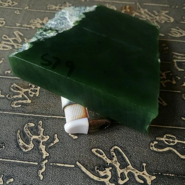 Natural Kunlun Jade Rough Nephrite Raw (258g, 8X7.5X1.1cm)