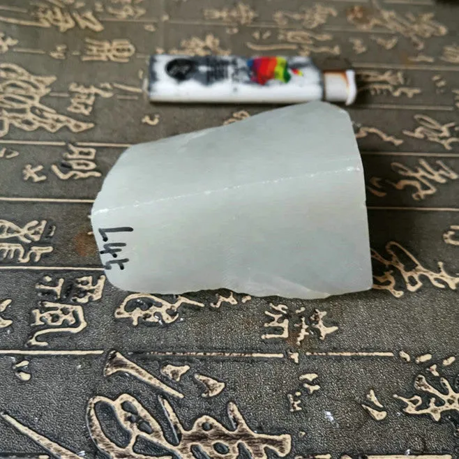 Natural Kunlun Jade Rough Nephrite Raw (280g, 7.3X5X4cm)