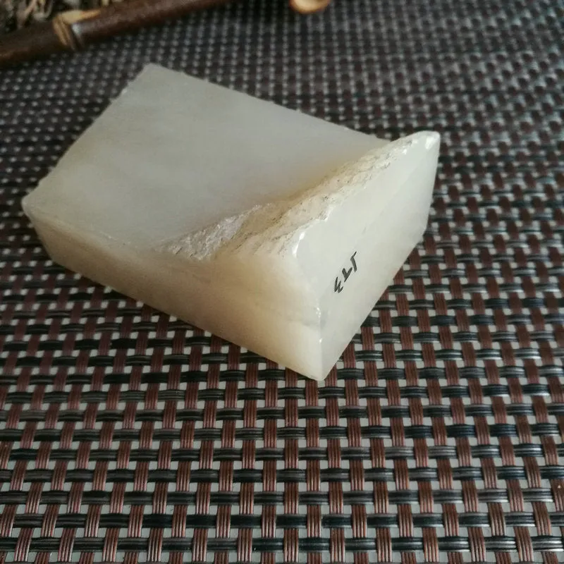 Natural Kunlun Jade Rough Nephrite Raw (280g,7.4X5X2cm)
