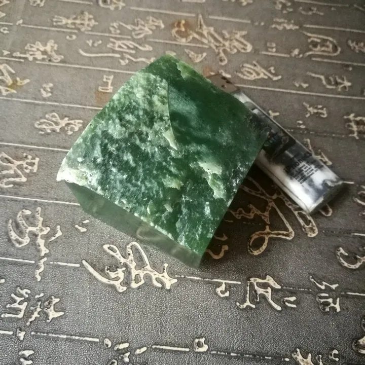 Natural Kunlun Jade Rough Nephrite Raw (352g, 5.9X4.5X4cm)