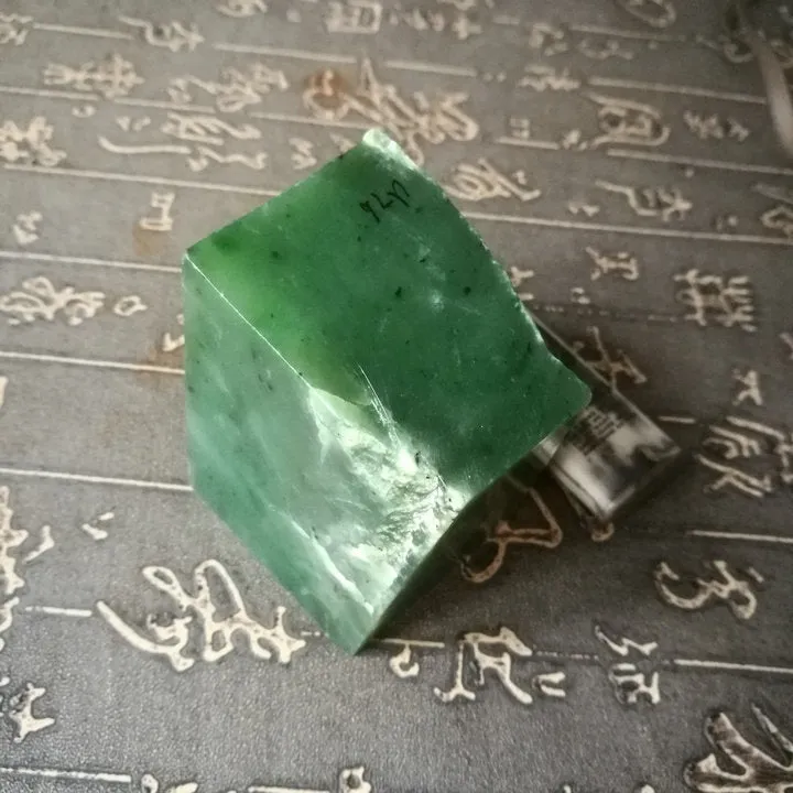 Natural Kunlun Jade Rough Nephrite Raw (352g, 5.9X4.5X4cm)