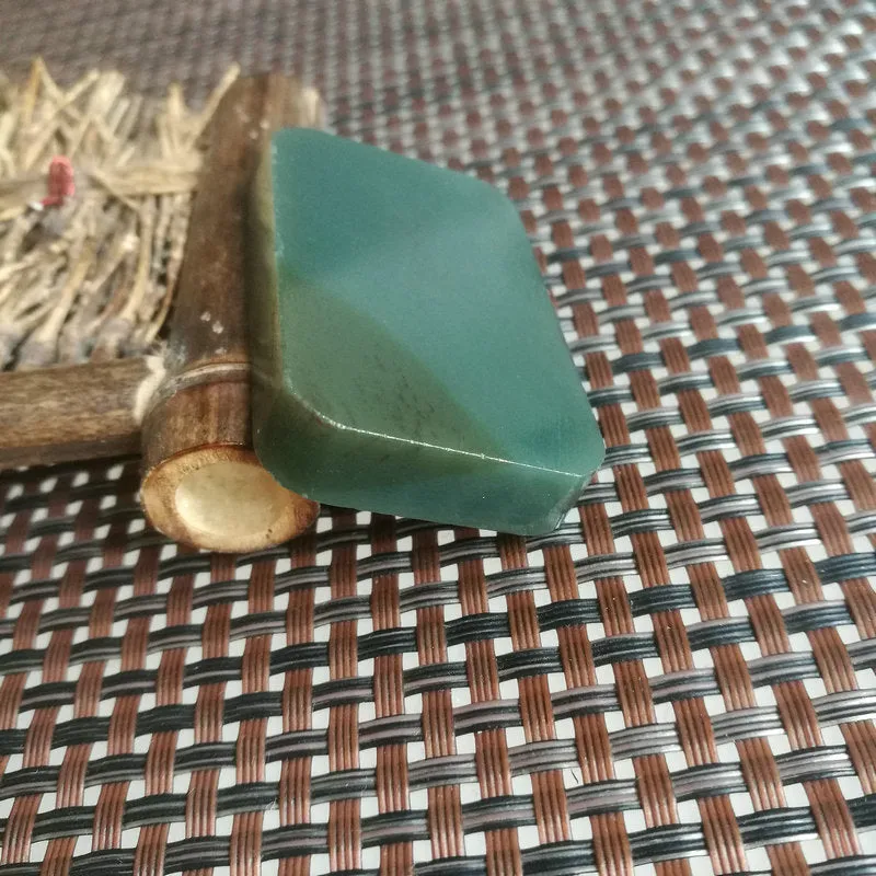 Natural Kunlun Jade Rough Nephrite Raw (37g, 5X3X0.8cm)