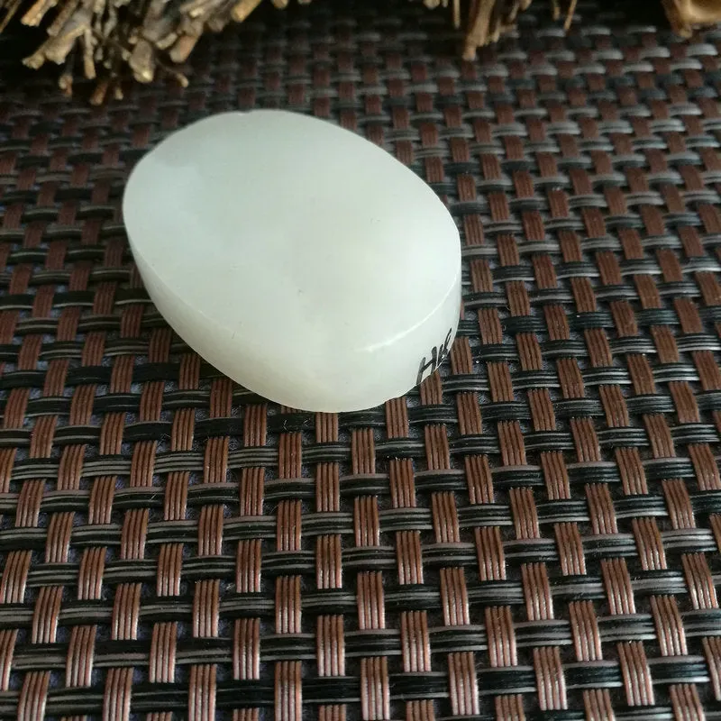 Natural Kunlun Jade Rough Nephrite Raw (41g,4.7X3.4X1.1cm)
