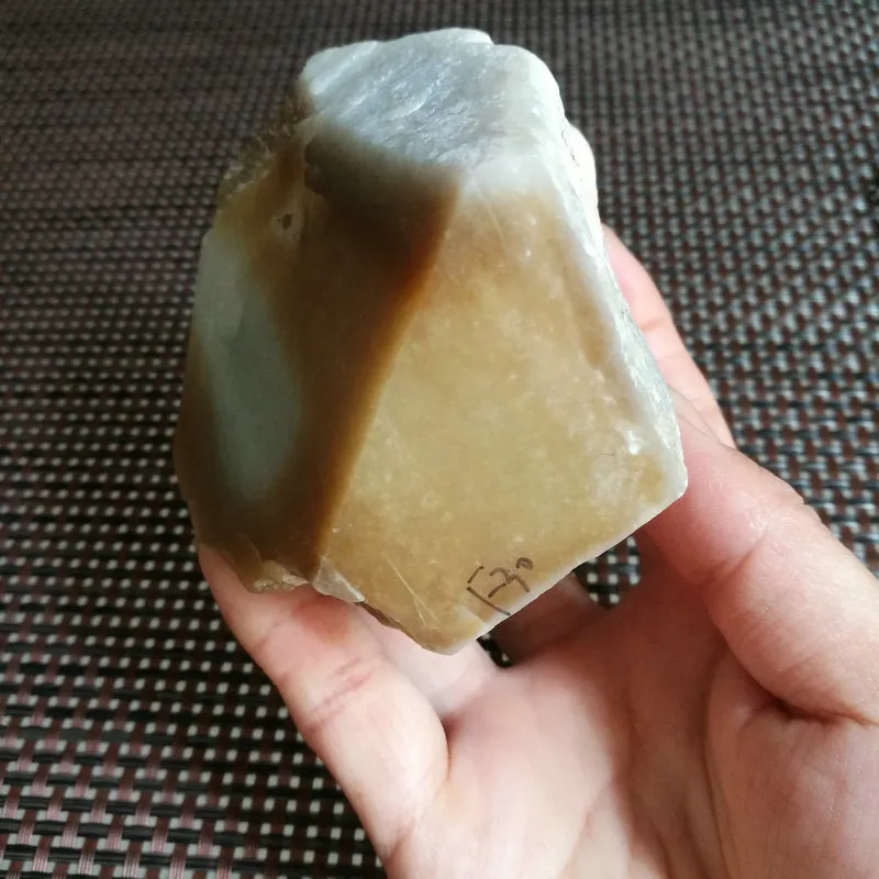 Natural Kunlun Jade Rough Nephrite Raw (524g, 7X6X3.5cm)