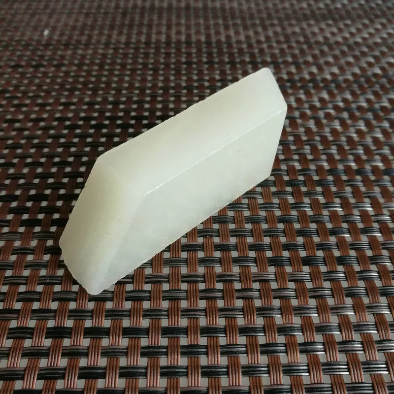 Natural Kunlun Jade Rough Nephrite Raw (56g,5.6X2.3X1.5cm)