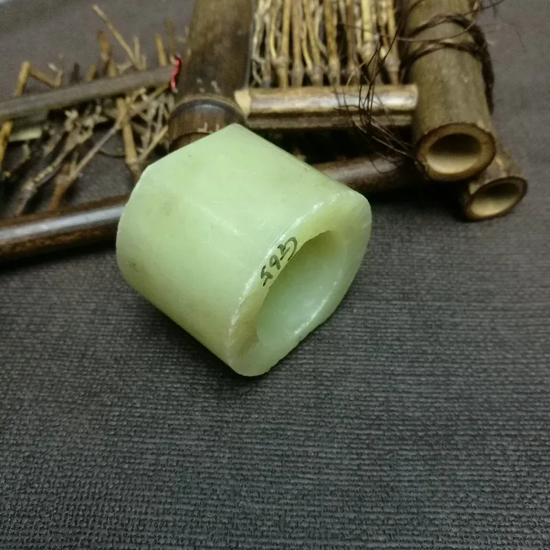 Natural Kunlun Jade Rough Nephrite Raw (61g, 3.9x2.9cm)