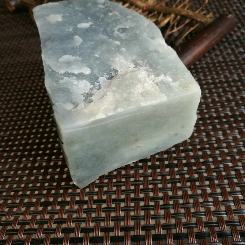 Natural Kunlun Jade Rough Nephrite Raw (623g, 9X6X4cm)