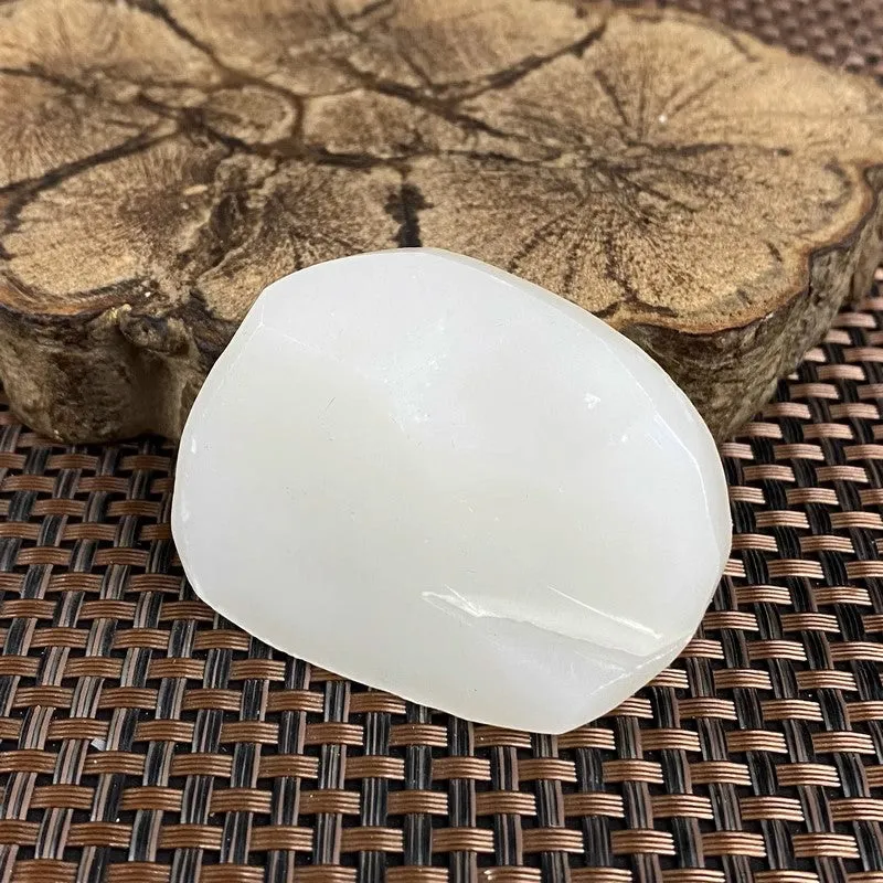 Natural Kunlun Jade Rough Nephrite Raw (65g,5.5X4.2X1.3cm)