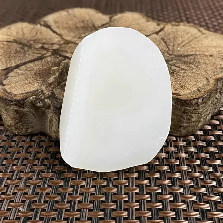 Natural Kunlun Jade Rough Nephrite Raw (65g,5.5X4.2X1.3cm)