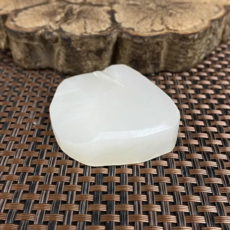 Natural Kunlun Jade Rough Nephrite Raw (65g,5.5X4.2X1.3cm)