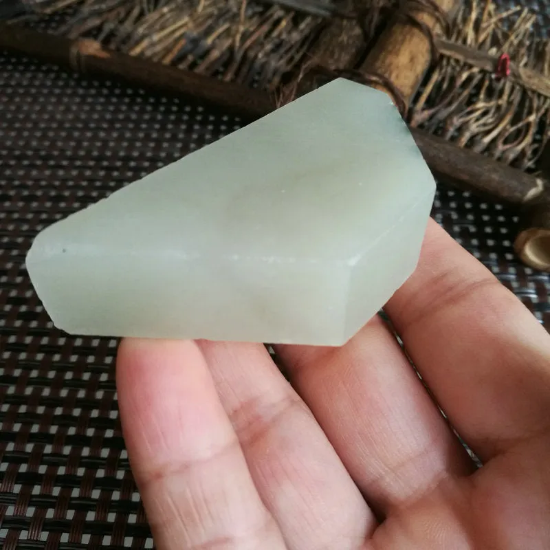 Natural Kunlun Jade Rough Nephrite Raw (67g, 6.2X3X1.6cm)