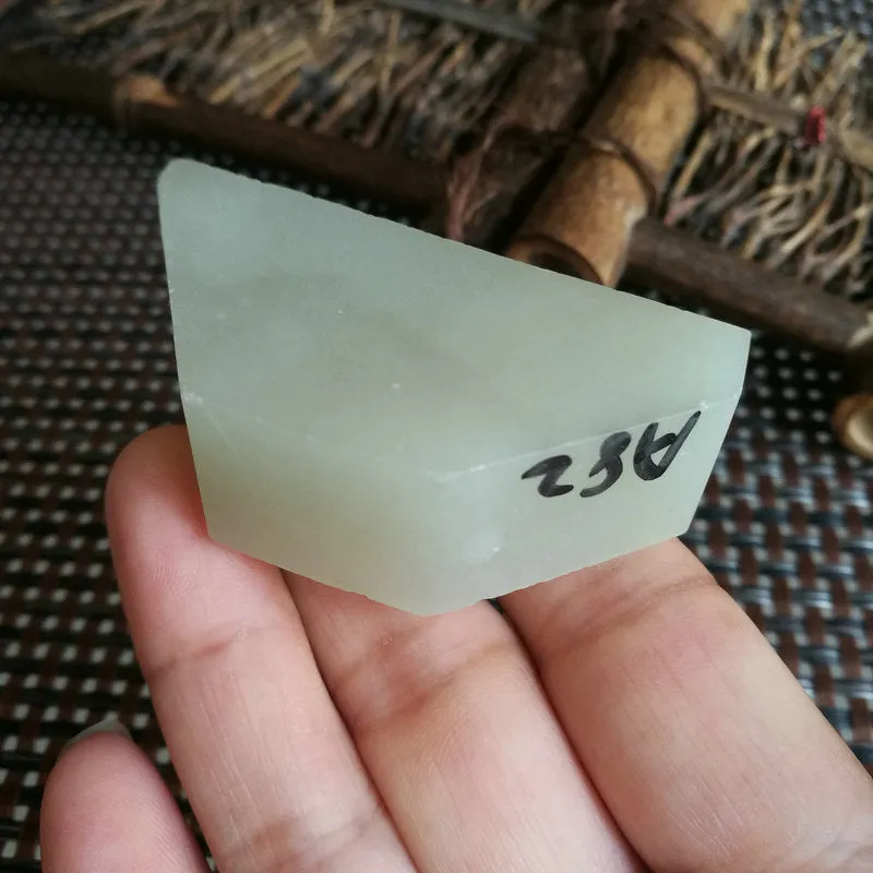 Natural Kunlun Jade Rough Nephrite Raw (67g, 6.2X3X1.6cm)