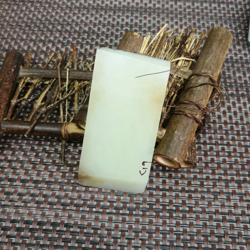 Natural Kunlun Jade Rough Nephrite Raw (69g, 8.5X4X1.1cm)