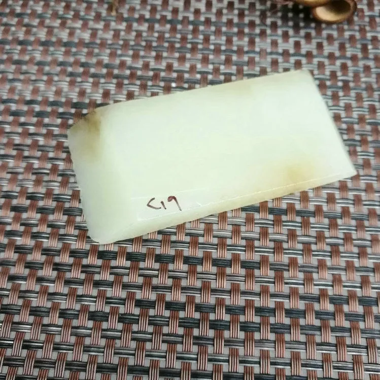 Natural Kunlun Jade Rough Nephrite Raw (69g, 8.5X4X1.1cm)