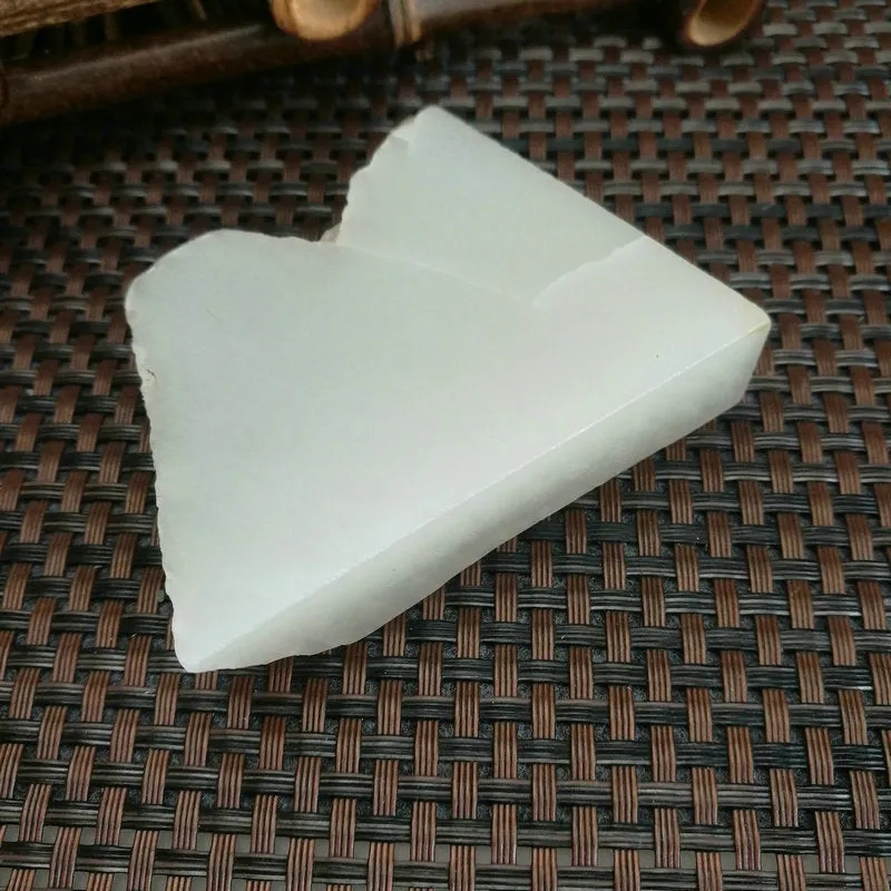 Natural Kunlun Jade Rough Nephrite Raw (7.1X5.7X1.7cm)