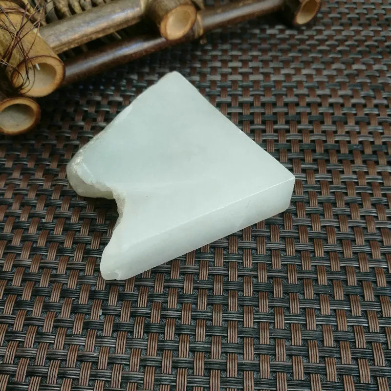 Natural Kunlun Jade Rough Nephrite Raw (7.1X5.7X1.7cm)