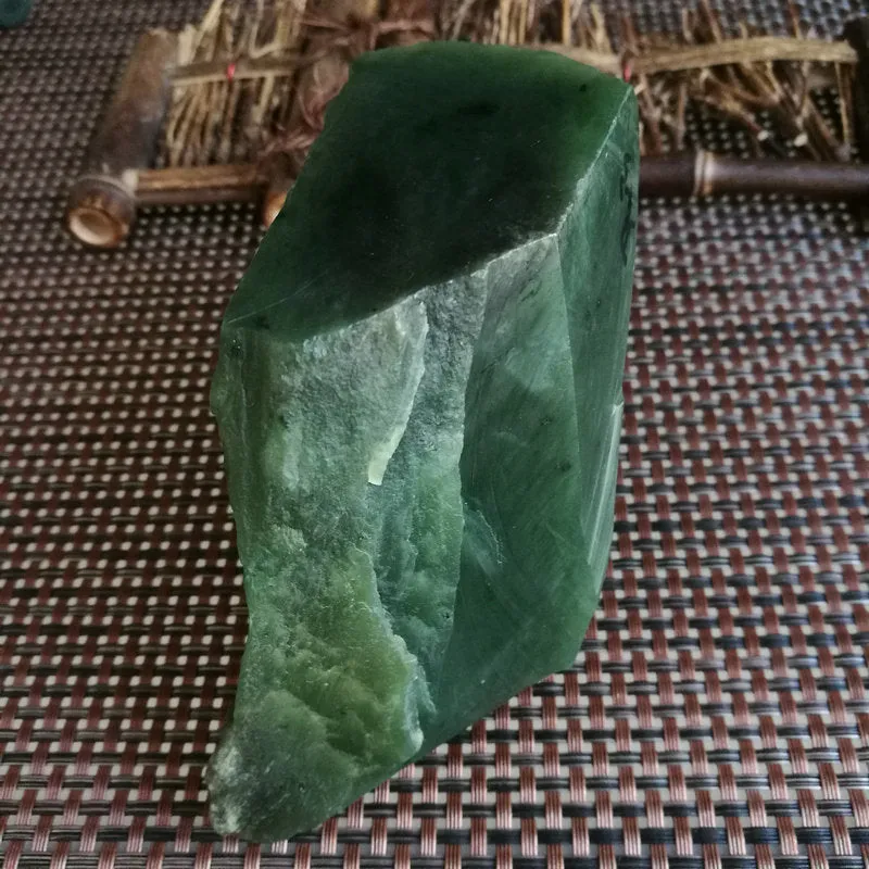 Natural Kunlun Jade Rough Nephrite Raw (756g, 8X7X4cm)