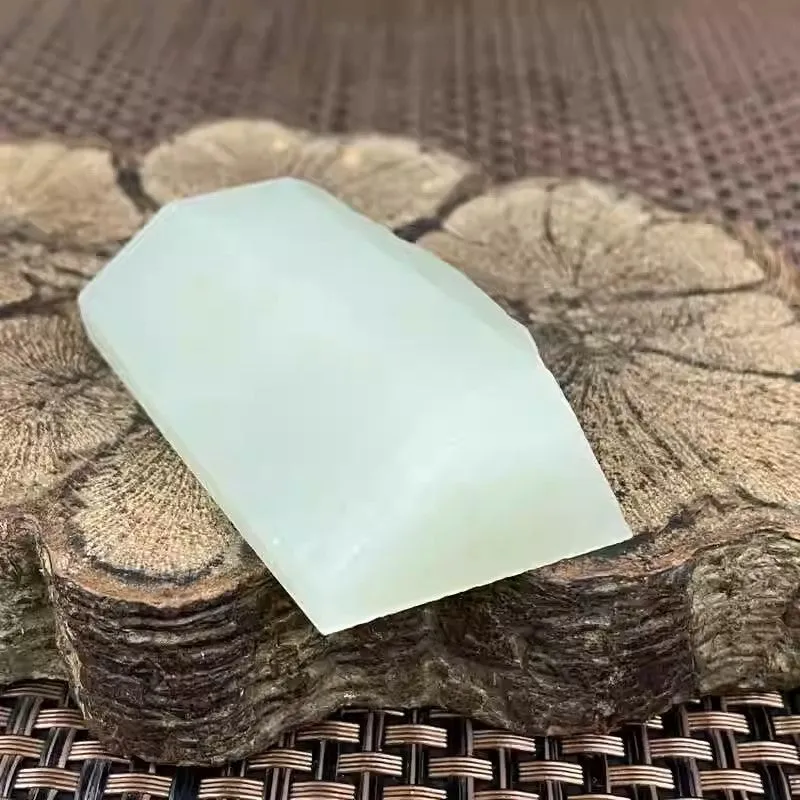 Natural Kunlun Jade Rough Nephrite Raw (78g,5.7X3.5X1.6cm)